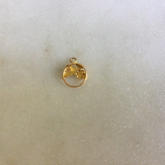 Petite Black Hills Gold Round Necklace Pendant - Picture 3 of 4